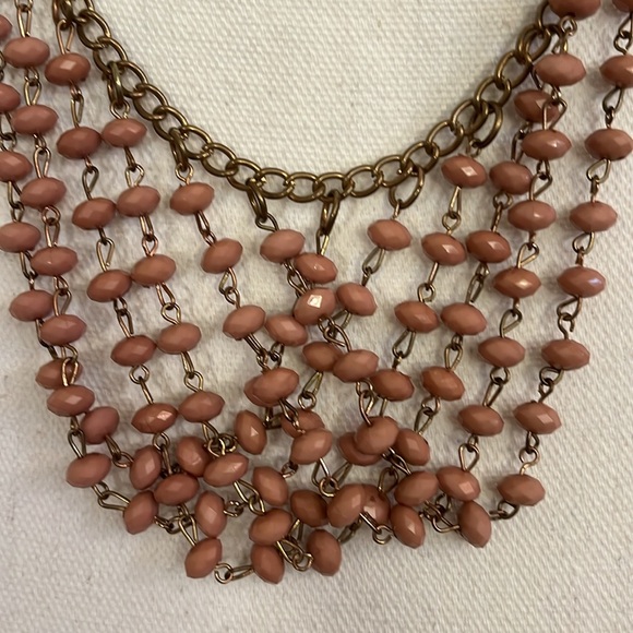 Bib necklace with pink beading - Picture 4 of 7